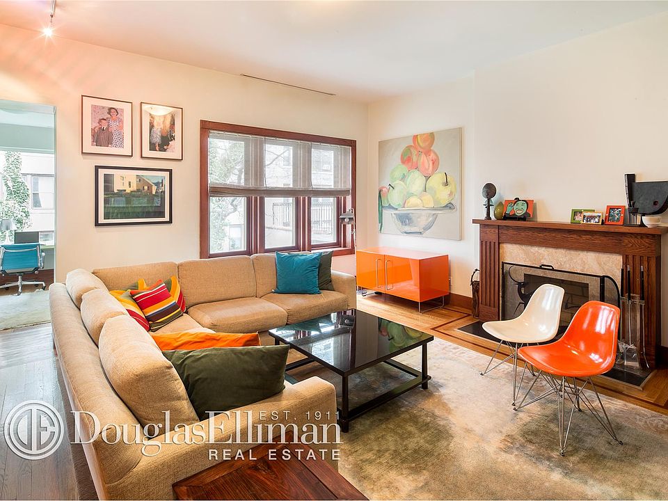 1st image of 31 W 76th St