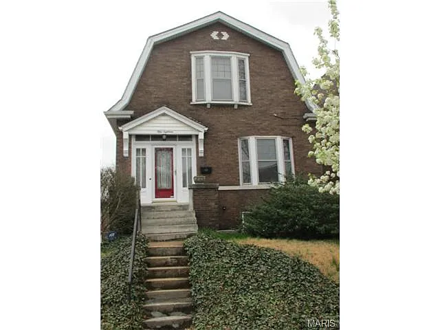 5018 S Grand Blvd photo 1