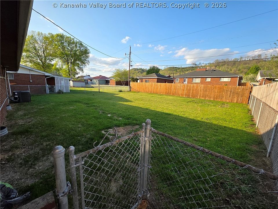 2nd image of 1321 Valentine Cir
