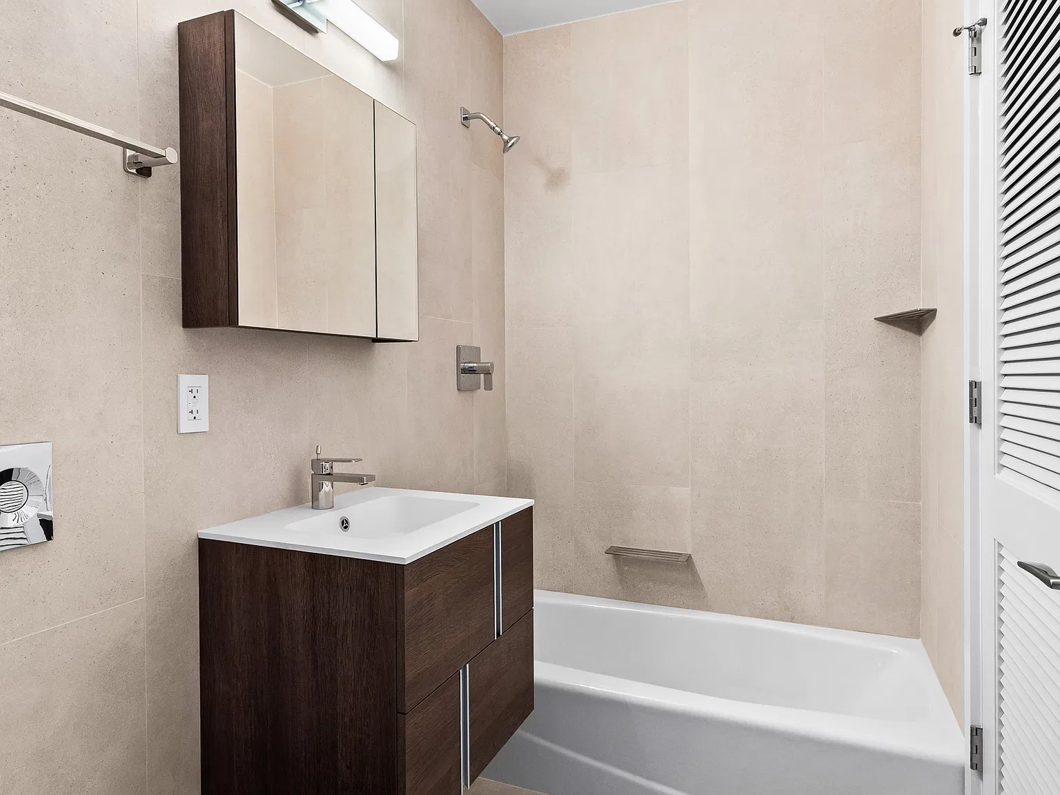 369 Manhattan Avenue — Photo 4
