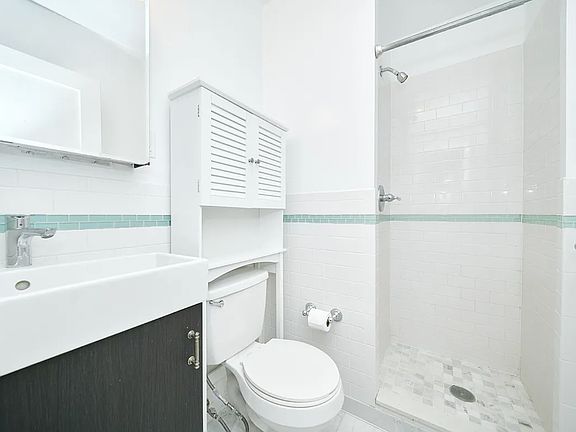 5th image of 247 Broome St APT 2D