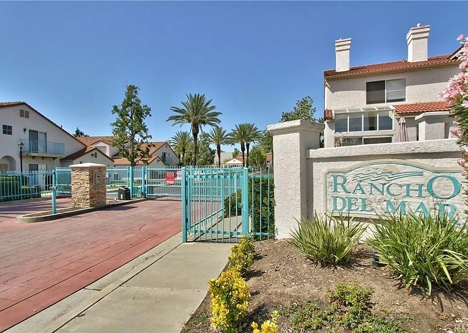Clean gated complex with 24 hour security