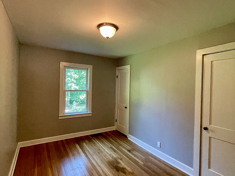 230 Hampton Ave — Photo 10