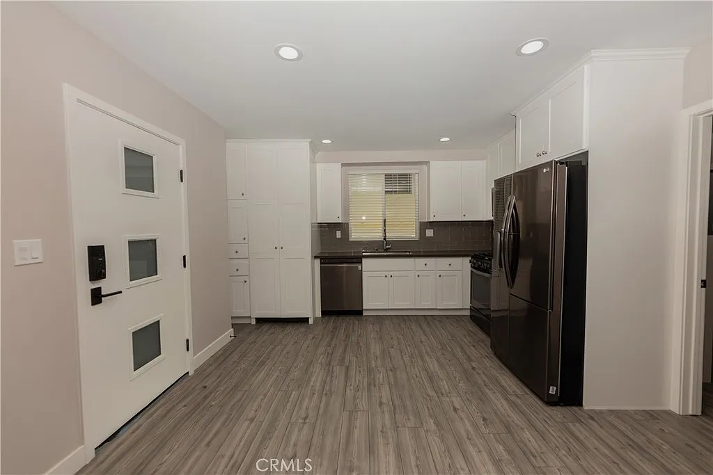2 bed, 700 sqft, $3,500 — Photo 4