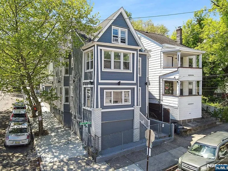 7 Belle Ave #1 — Photo 1