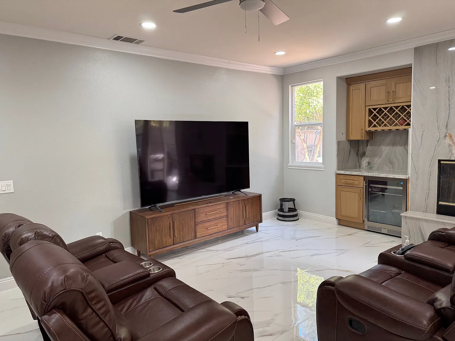 5 bed, 3150 sqft, $1,300 — Photo 3