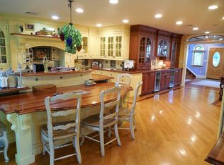 152 Valley Rd, River Edge, NJ 07661