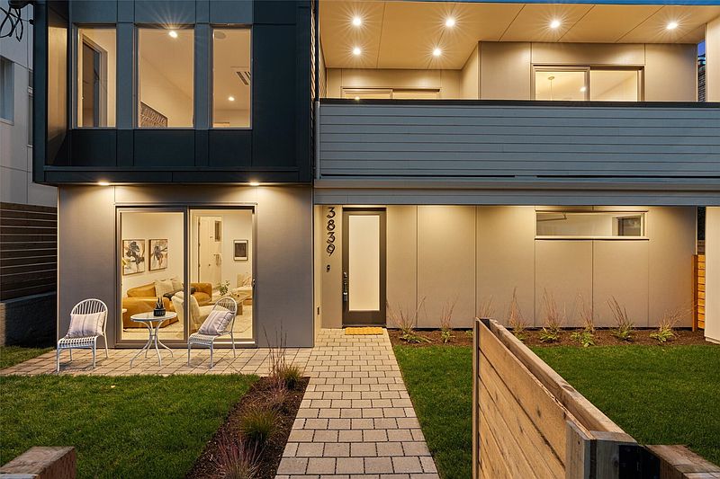4th image of 3839 54th Avenue SW