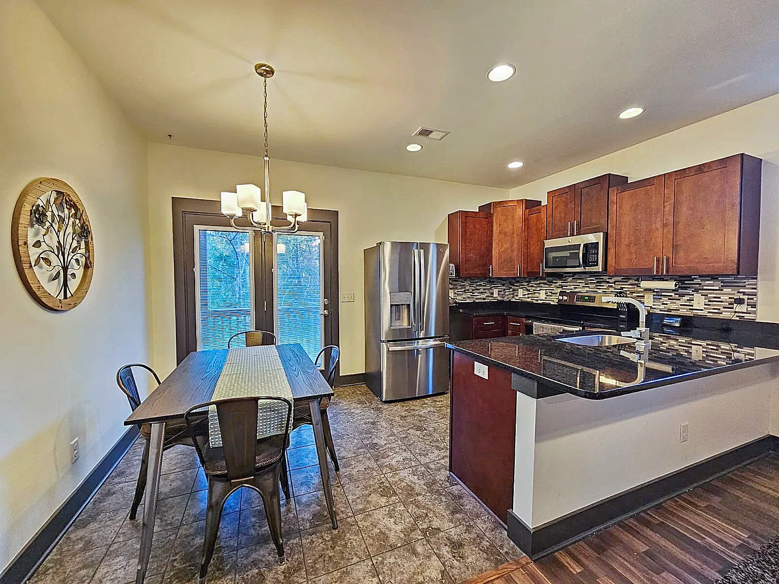 2 bed, 2.5 bath, 1350 sqft, $2,000 — Photo 3