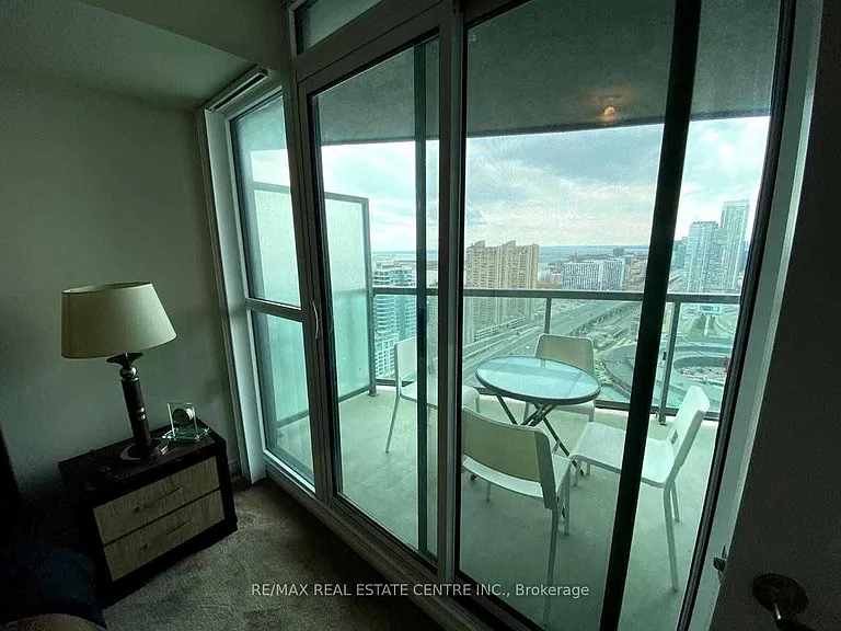 19 Grand Trunk Cres #3601 — Photo 10