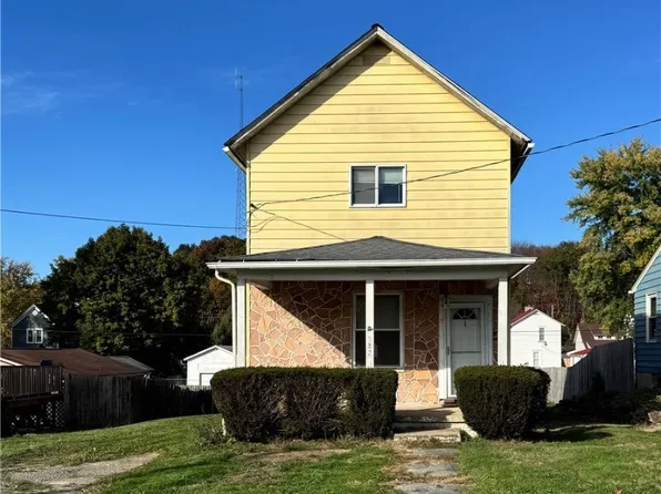 382 E Martin St, East Palestine, OH 44413