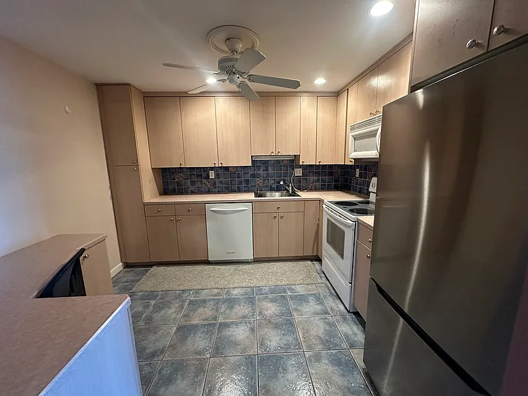 1321 Worcester Rd #612 — Photo 9