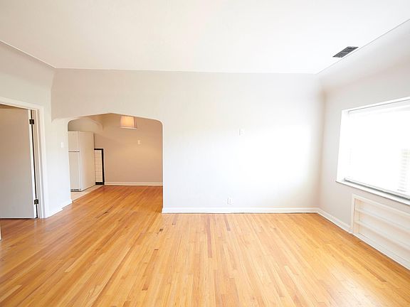 Spacious living room!