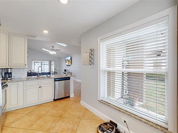 5th image of 607 Ascot Cir