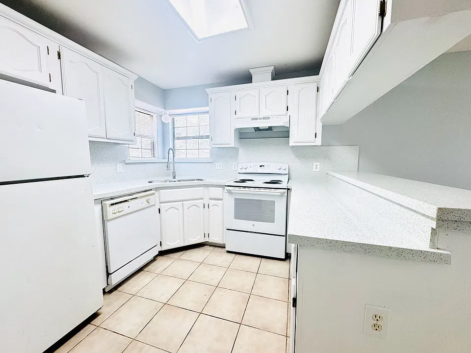 1718 W Portales Dr #4