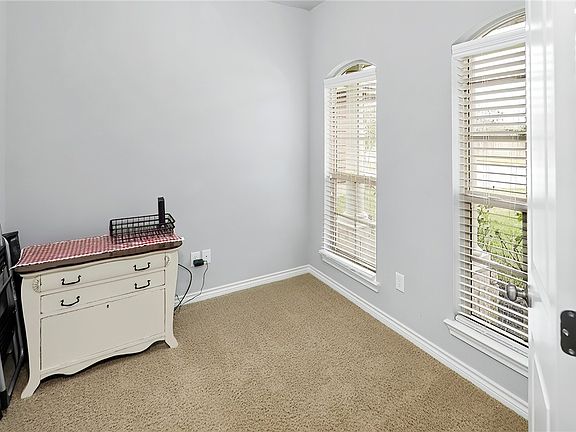 5th image of 2802 Silver Oak Dr