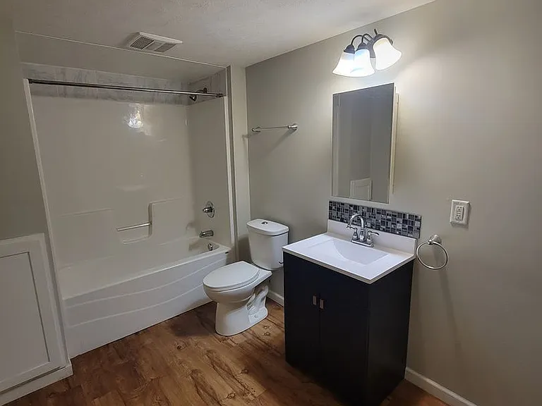 404 E Poplar St — Photo 12