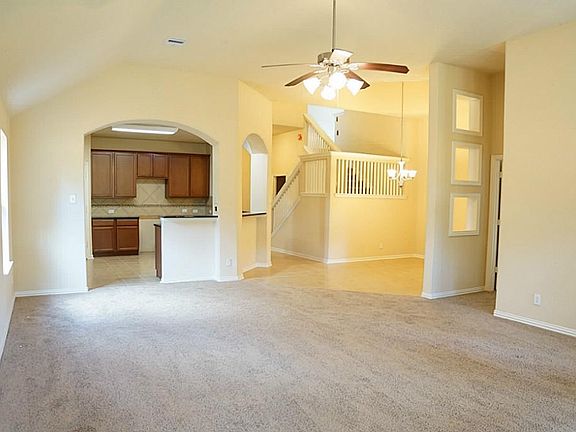 3rd image of 218 Persimmon Dr
