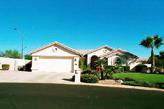 1st image of 15844 W PICCADILLY Avenue