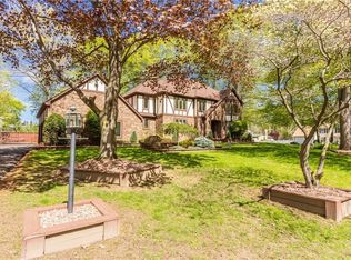 19 Ambassador Rdg, Rochester, NY 14626