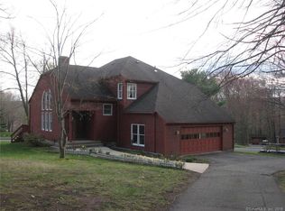 3 Beacon Hill Dr, Bloomfield, CT 06002