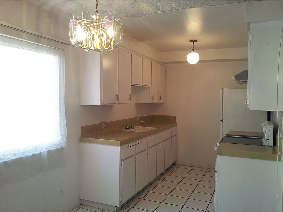 2nd image of 2121 W 157th St