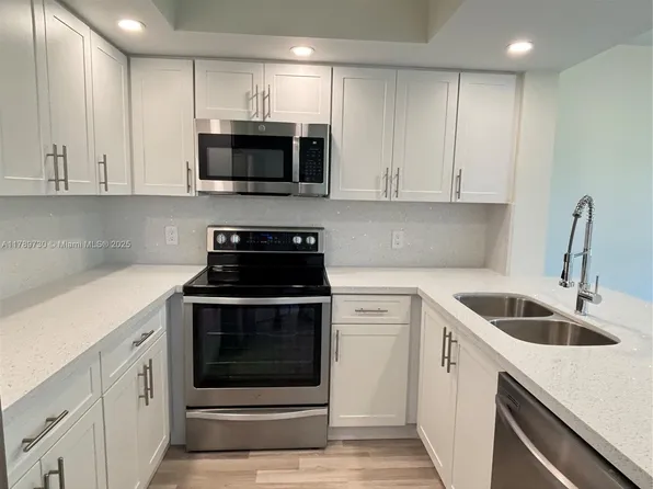 100 SW 130th Ter APT 303C, Pembroke Pines, FL 33027