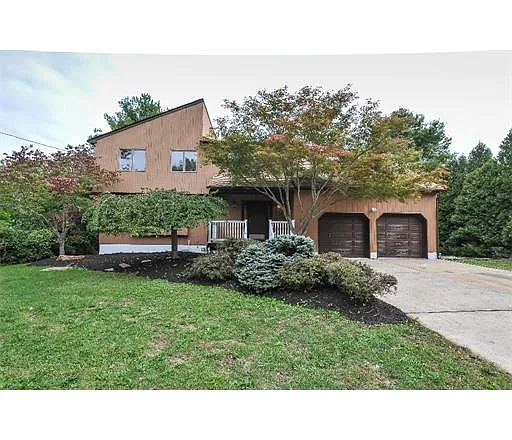 1197 Aaron Rd photo 1
