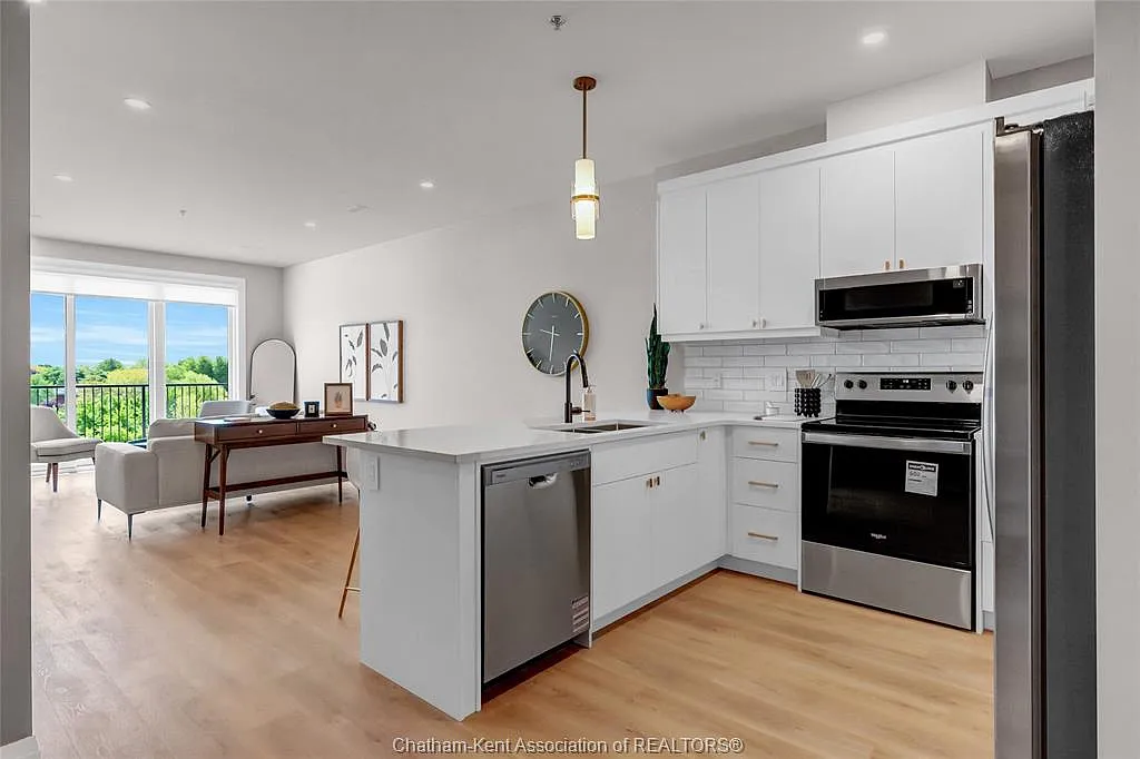 1 bed, 1055 sqft, $2,300 — Photo 3