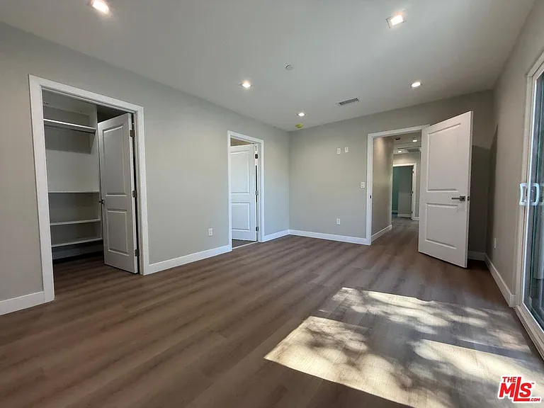 6403 Gentry Ave — Photo 15