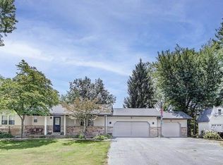 5 Pin Oak Dr, Troy, IL 62294