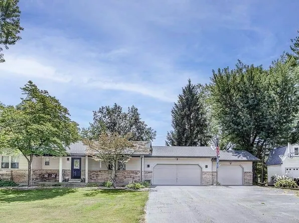 5 Pin Oak Dr, Troy, IL 62294