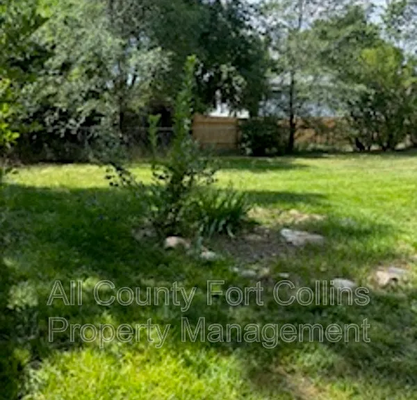 1990 Dorset Dr — Photo 3