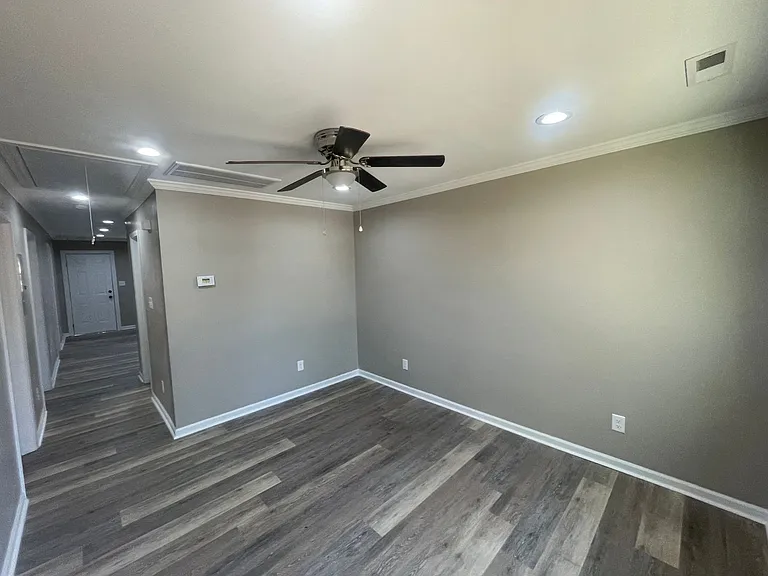 303 Freeman St SE — Photo 3