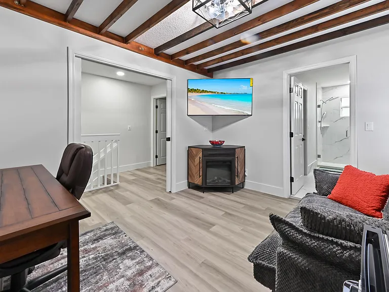 6880 Brook Hollow Rd — Photo 21