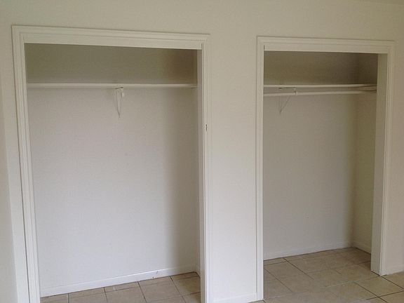 3rd image of 7553 Windsor Oaks