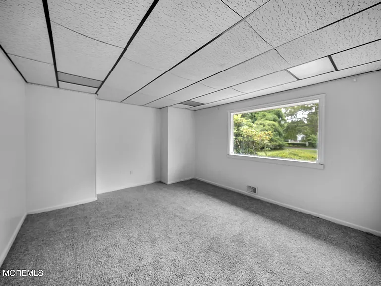 170 Bingham Ave — Photo 25