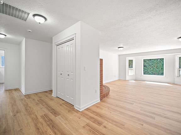 5th image of 10720 NE 68th Ave