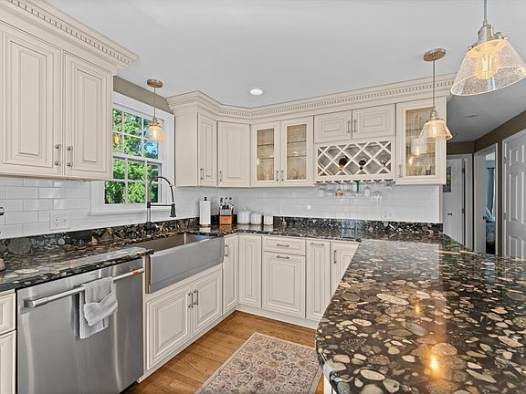 5th image of 28 Lawrence St