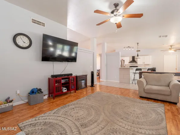 10236 E Rainbow Meadow Dr, Tucson, AZ 85747