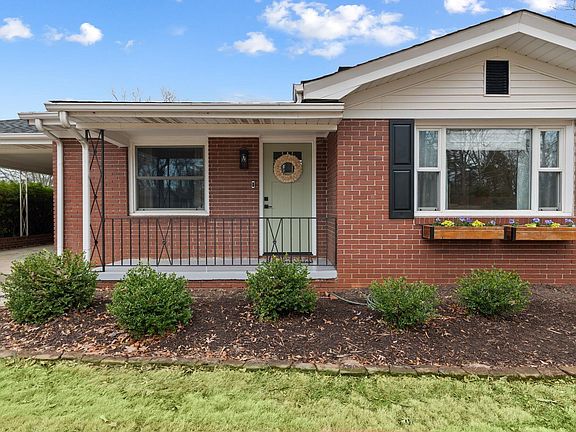 3rd image of 305 Crestwood Dr