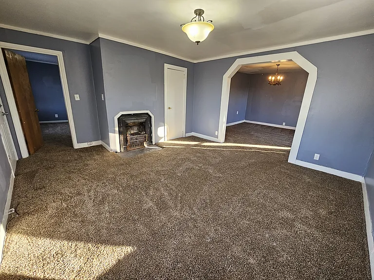 122 Locke Ln — Photo 2