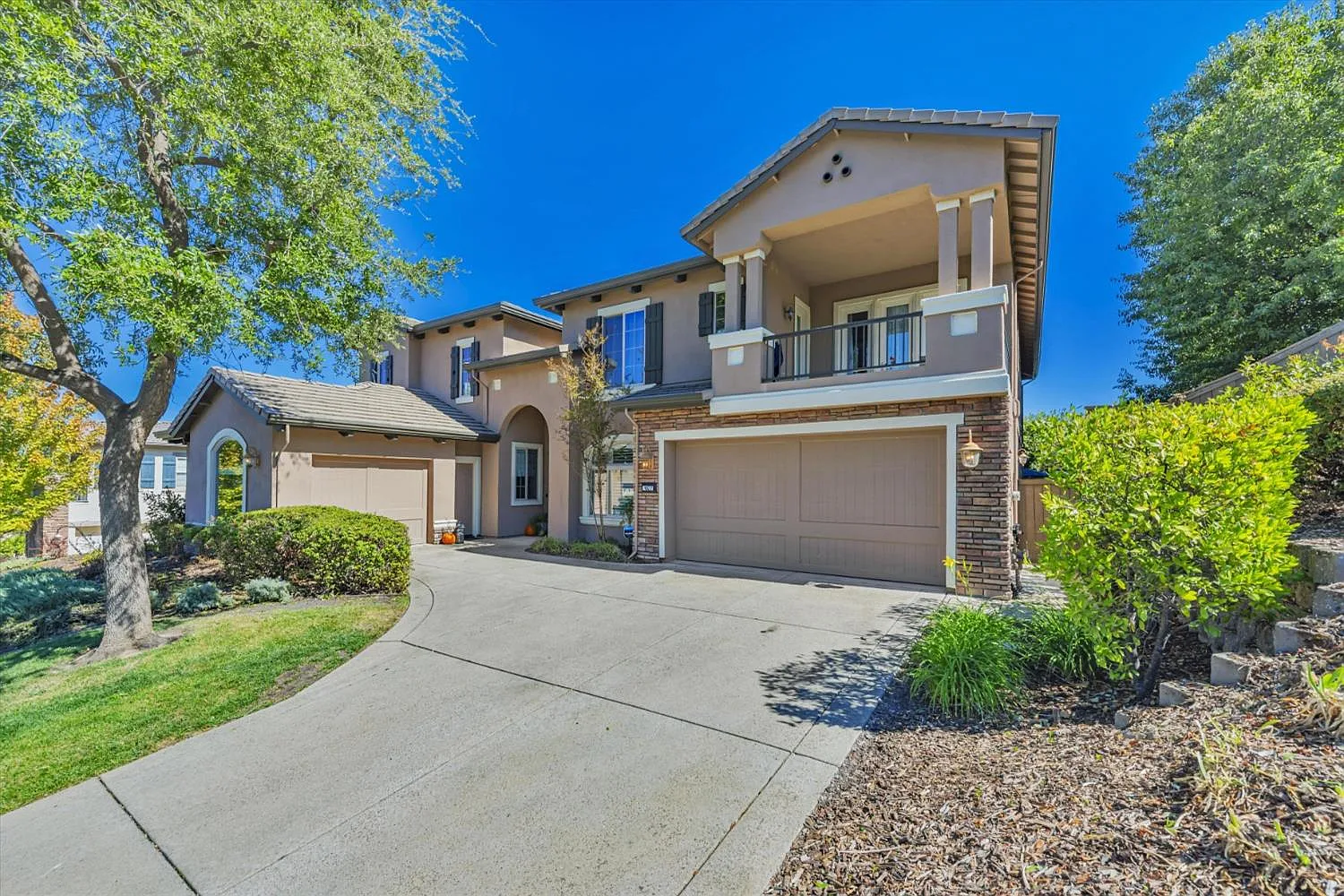 1027 Terracina Dr photo 1