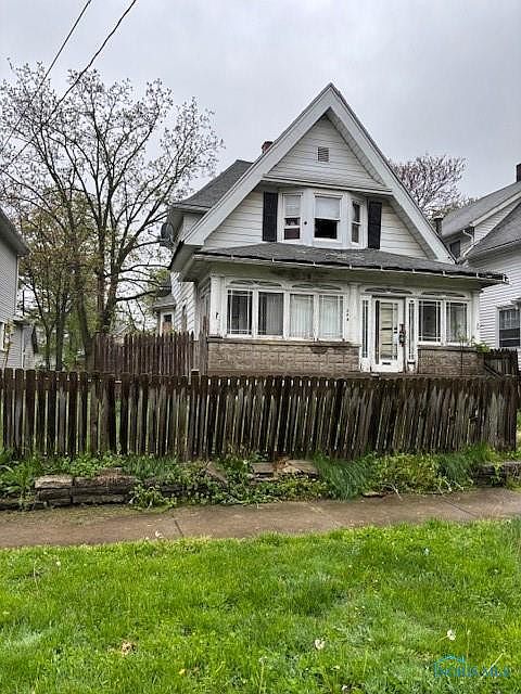 1st image of 244 Hanover St