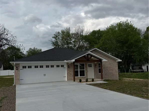 203 NE 2nd St, Atkins, AR 72823