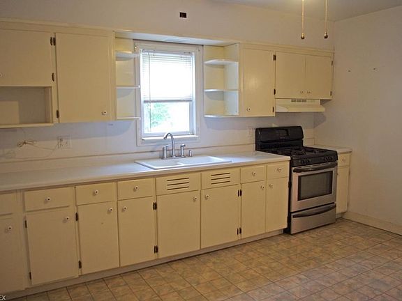 5th image of 302 Chestnut St