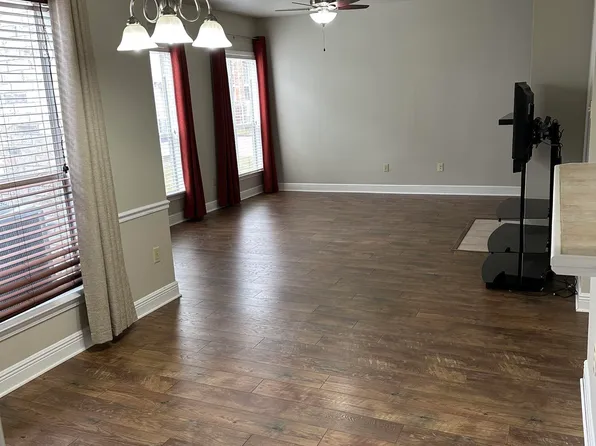 5149 Nicholson Dr #77, Baton Rouge, LA 70820