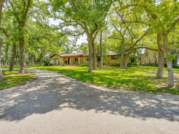 105 Briarwood St, Weatherford, TX 76087