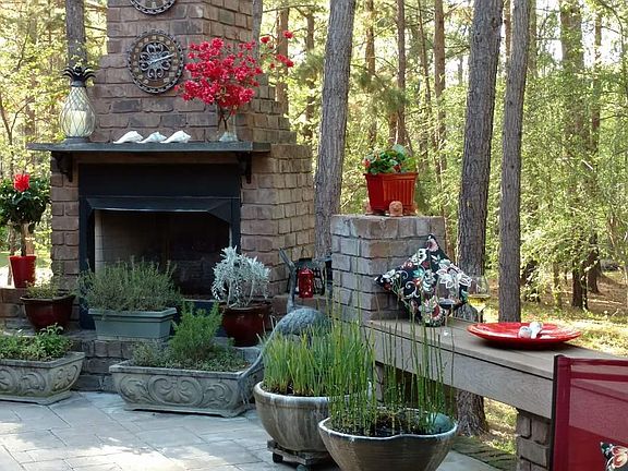 4th image of 20 Meadow Ln