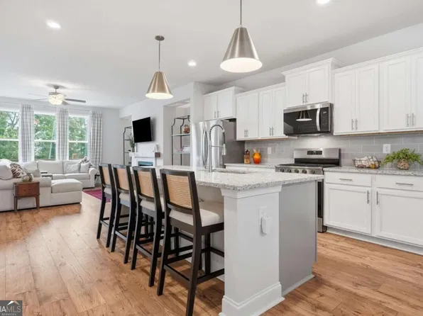 1242 Ainsworth Aly, Buford, GA 30518